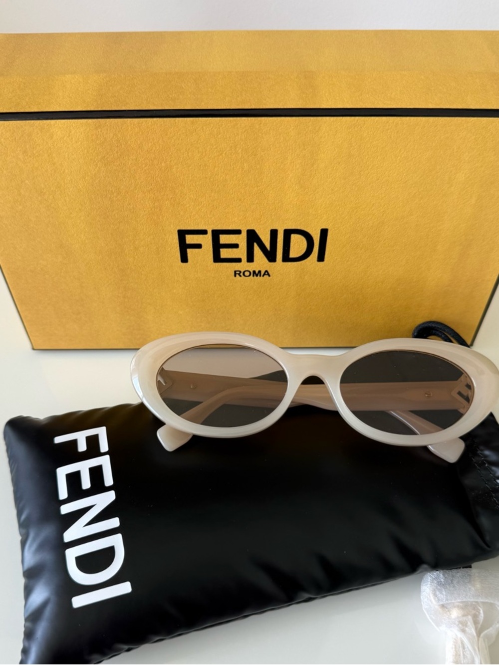NEW!!! FENDI women oval sunglasses FE40140U 57E Authentic - Picture 6 of 6